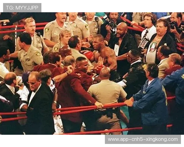 CBA防守回合双人夹击造成对方失误：战术细节到品牌传播的软文解读