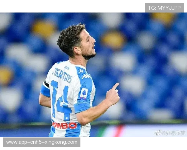 那不勒斯—因西涅任意球取得领先 那不勒斯—因西涅任意球取得领先