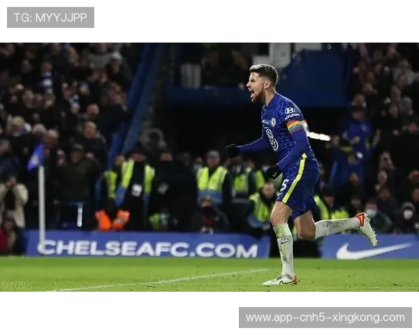 切尔西角球后点补射，若日尼奥凌空得分